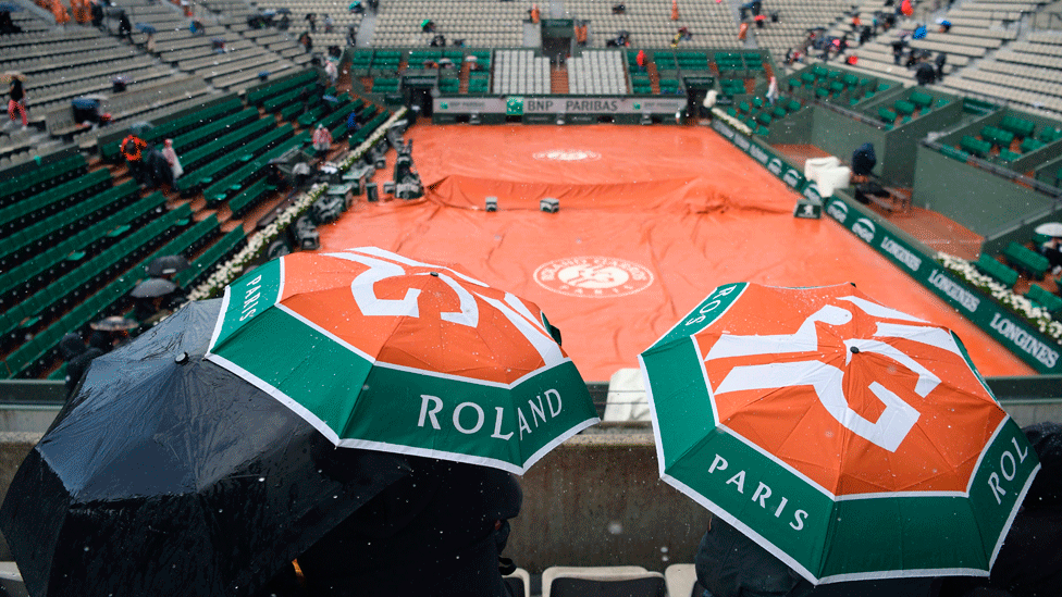 A pocos les gusta recordar que durante la Segunda Guerra Mundial Roland Garros fue usado como campo de concentración. A pocos les gusta recordar que durante la Segunda Guerra Mundial Roland Garros fue usado como campo de concentración.