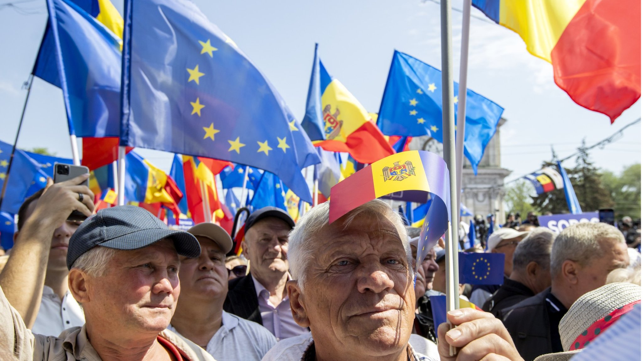 Thousands mass for pro-EU rally in Moldovan capital, amid tensions with Russia