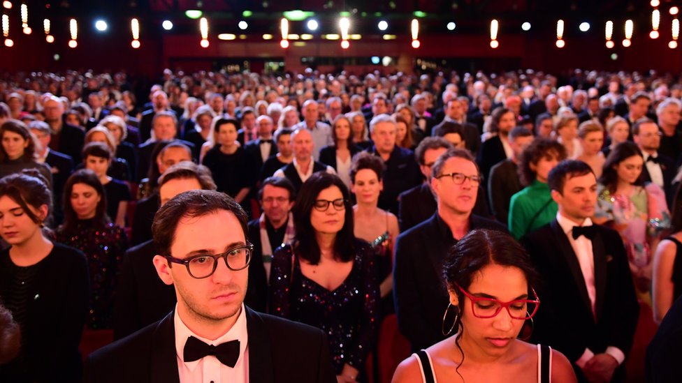 Berlin Uluslararası Film Festivali'nin açılışında bir dakikalık saygı duruşu yapıldı