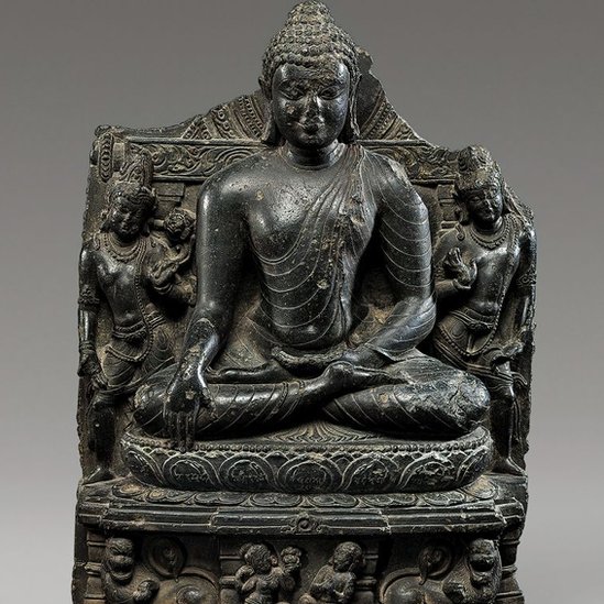 Figura tallada del Buda en el museo de Nalanda