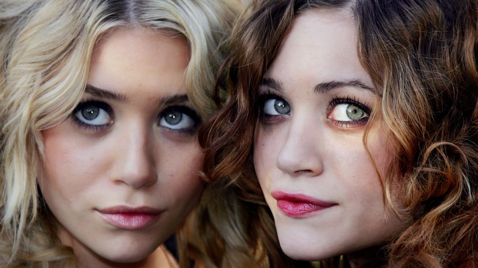 Durante el desarrollo embrionario dentro del útero materno los mellizos pueden intercambiar células entre sí. Las mellizas Olsen, conocidas actrices y celebridades