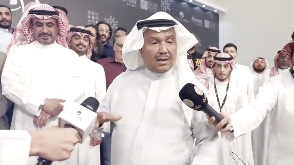 محمد عبده: تصريحات للفنان السعودي أشعلت حرباً إلكترونية، فماذا قال؟