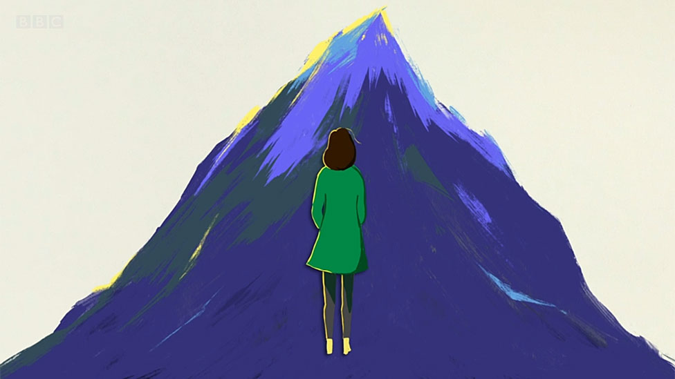 Mujer frente a montaña