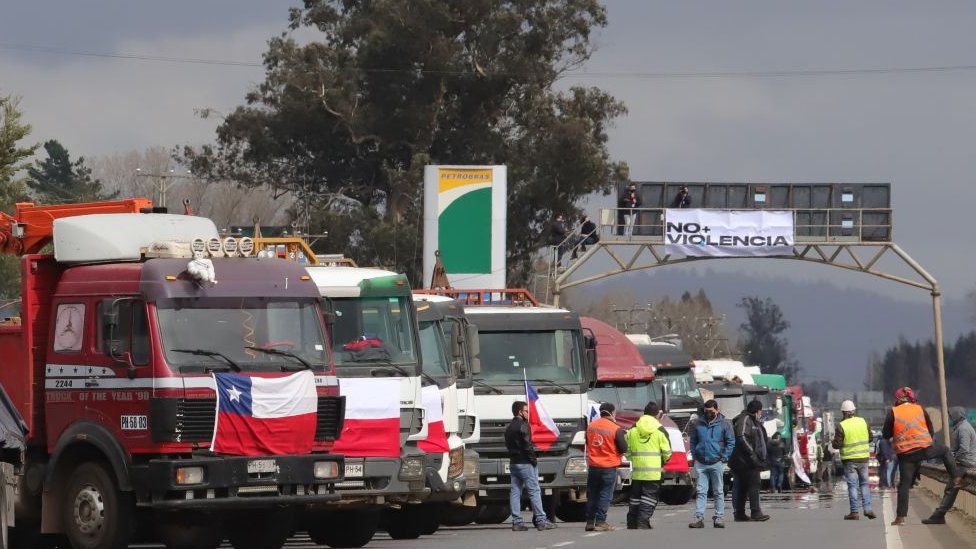 Camioneros protestando
