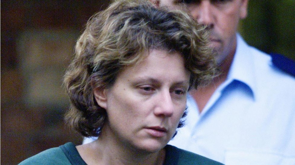 Kathleen Folbigg, fotografiada tras una audiencia judicial en 2004.