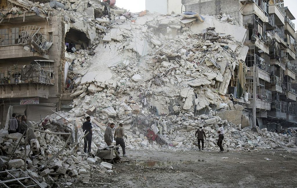 Halep'de Rus bombardımanıyla yerle bir olan binalar (17 Ekim 2016)