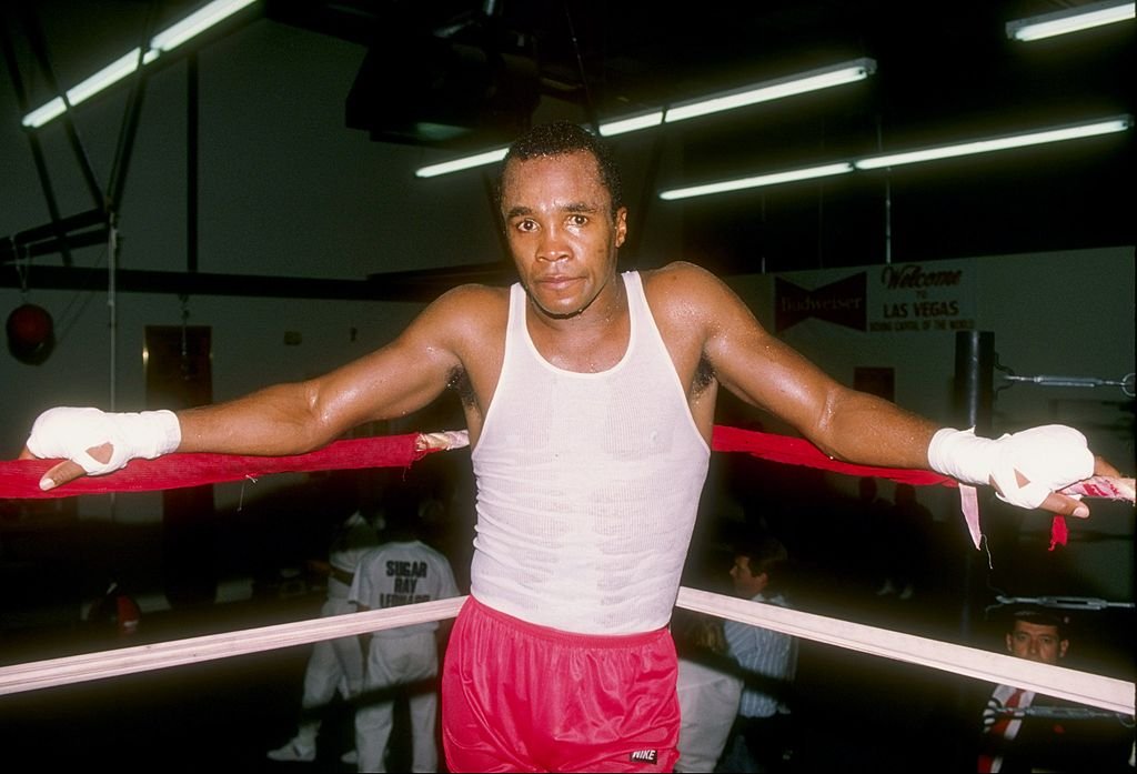 Cuando Leonard decidió aceptar la pelea con Hagler llevaba casi tres años de retiro y una delicada operación en los ojos. Sugar Rey leonard