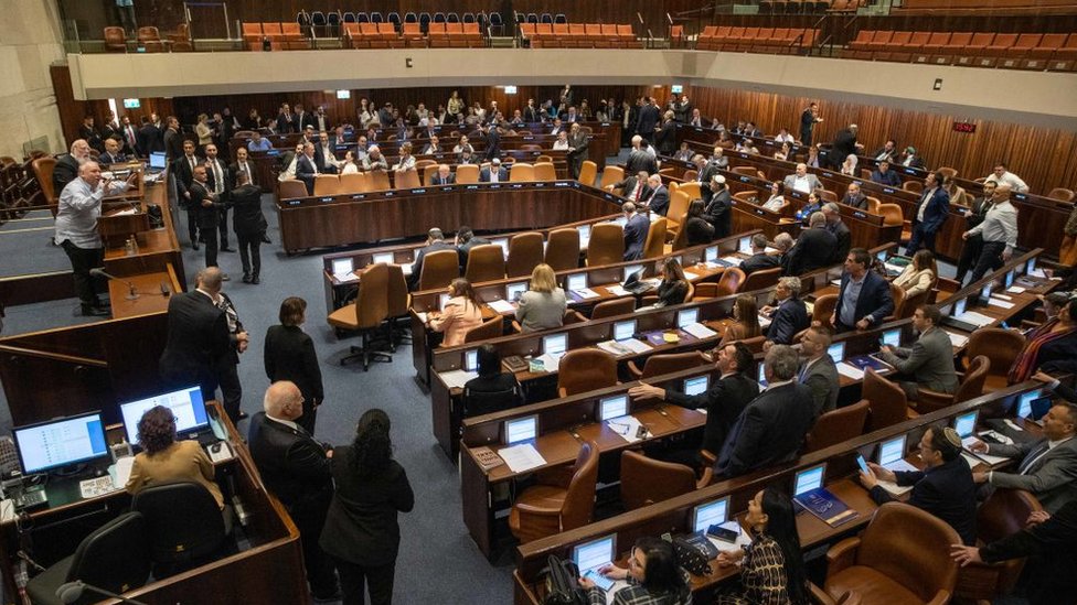 الكنيست الإسرائيلي يقر مبدئياً بنداً خلافياً في مشروع قانون الإصلاح القضائي 1 الكنيست الإسرائيلي في 22 فبراير/شباط 2023
