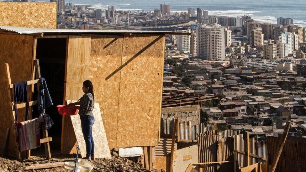 Şili ekonomik olarak başarılı görünse de, toplumsal eşitsizliklerin en derin olduğu ülkelerden