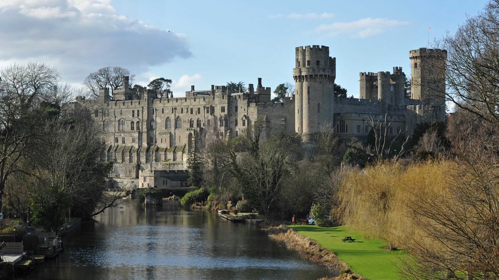 warwick castle logo