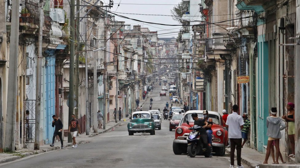 Küba'da küçük ve orta boy özel işletmelerin kurulmasına izin verildi