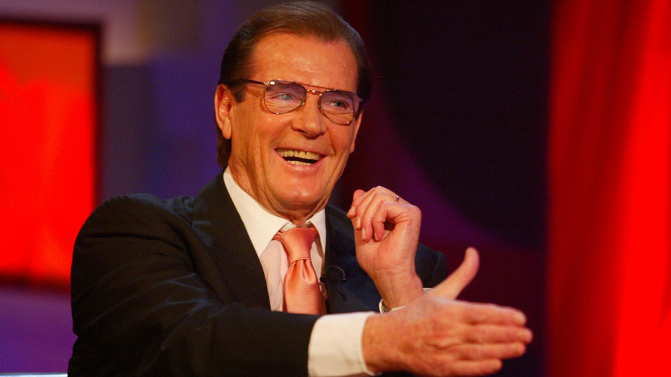 Roger Moore murió el pasado mes de mayo a los 89 años. Interpretó a James Bond durante casi 14 años. Roger Moore en 2002