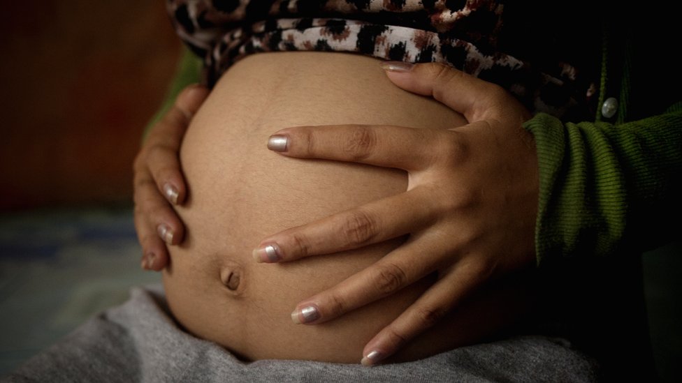 بطن امرأة حامل