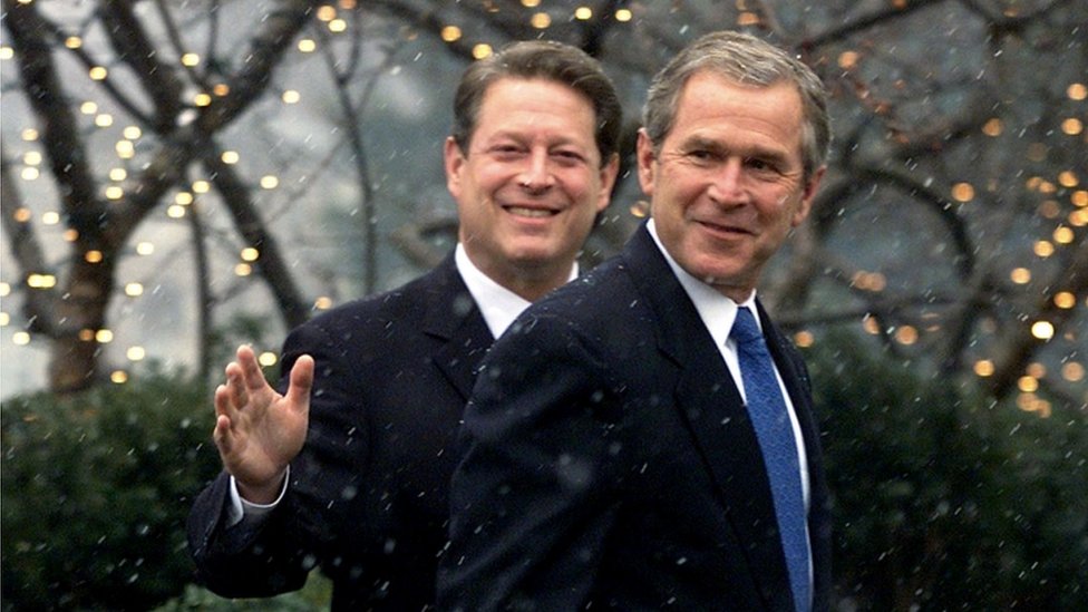 Birbirine karşı davalık olan Al Gore ve George W. Bush