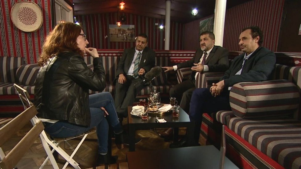 راجح مفلحي مع وجهاء المجتمع الآخرين