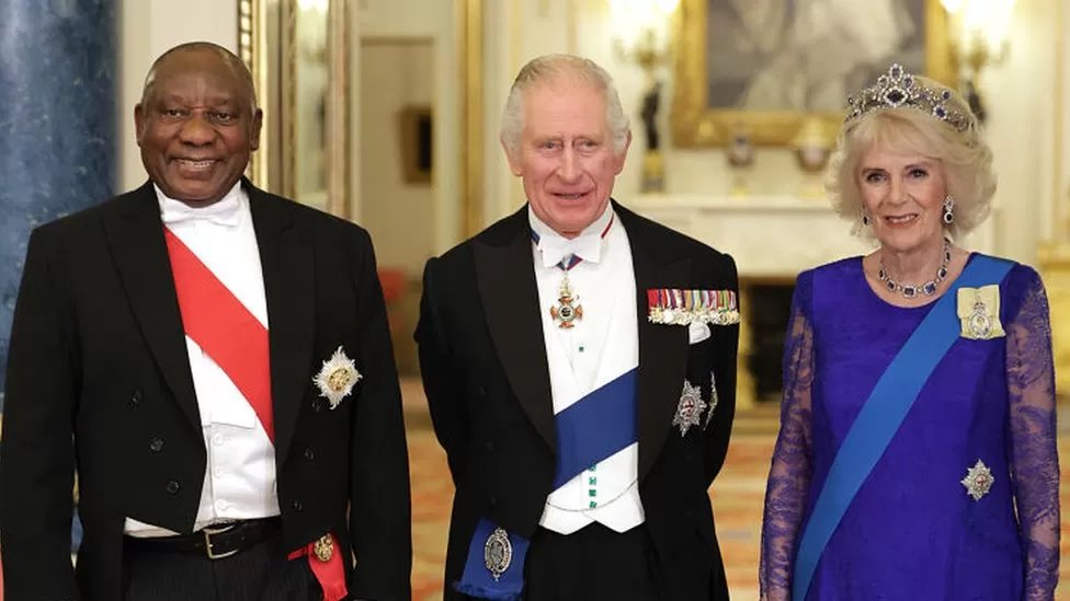 El Rey y Camilla, la reina consorte, con el presidente sudafricano Cyril Ramaphosa