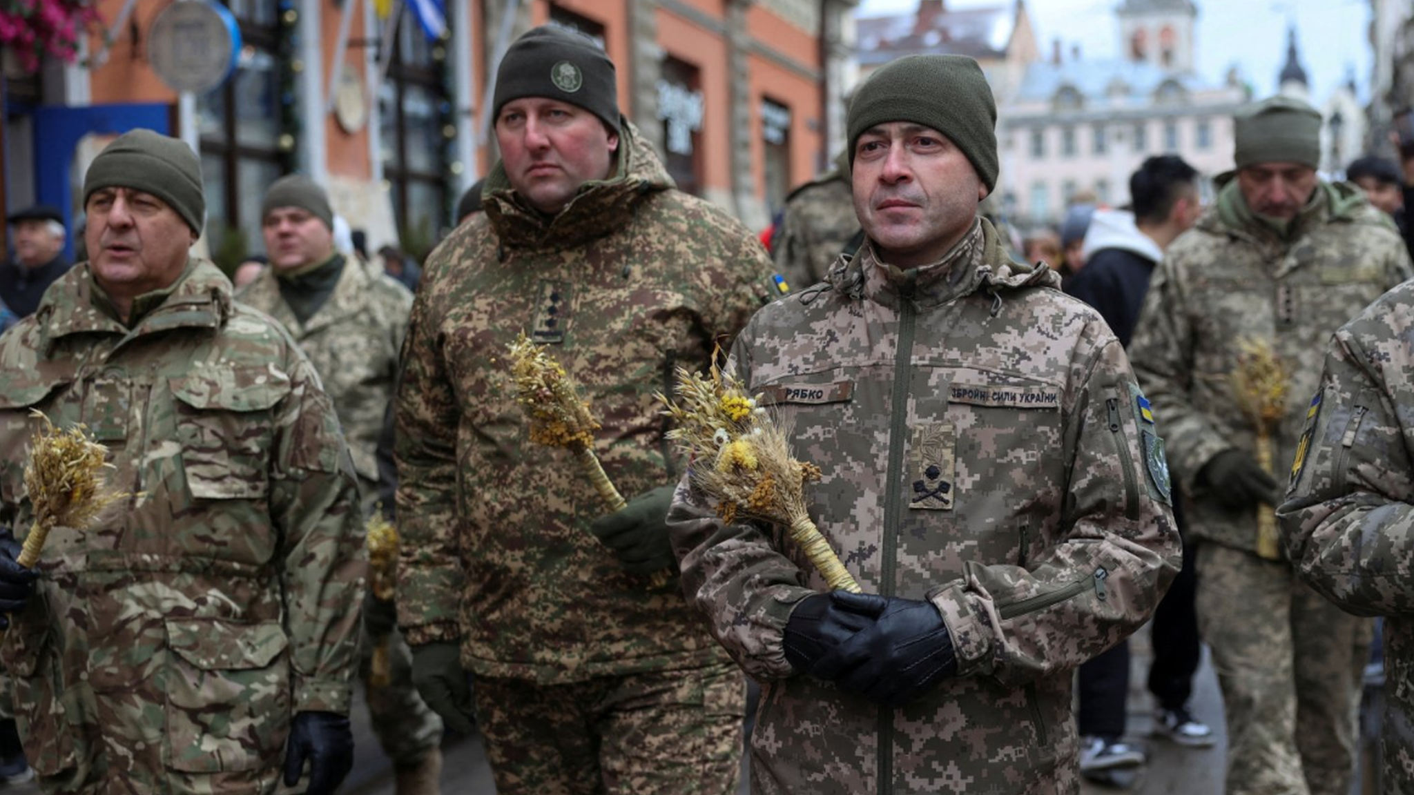 Ukrajinski vojnici prisustvuju proslavi Božića u Lavovu, usred ruskog napada na Ukrajinu