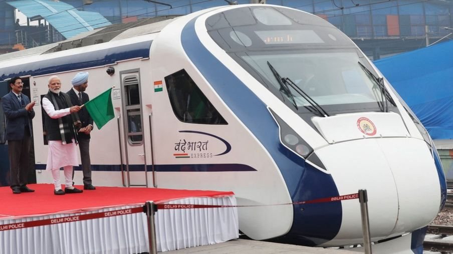 Perdana Menteri India Narendra Modi meresmikan kereta cepat Vande Bharat Express, Jumat (15/2).