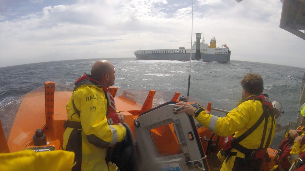 Cargo ship towed to safety after grounding near lighthouse BBC News