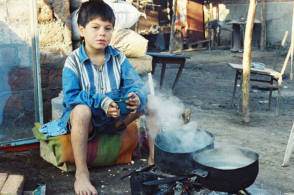Un niño pobre en Argentina en 2002