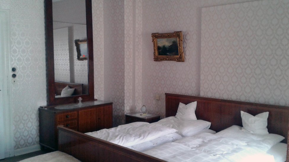 Спальня Элвиса в отеле Grunewald