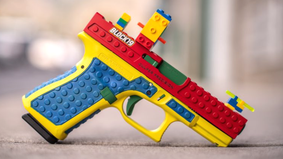 Gun resembling Lego toy sparks backlash in US - BBC News