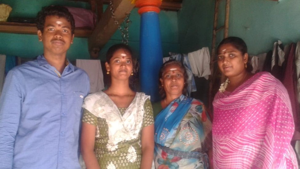 Сваминатан с тремя членами его семьи