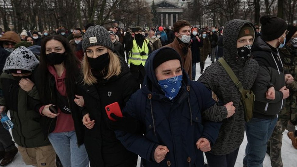 Russia Navalny protests: Kremlin hits out at West as it downplays rallies