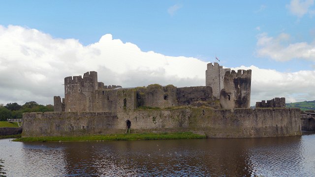 are dogs allowed in caerphilly castle