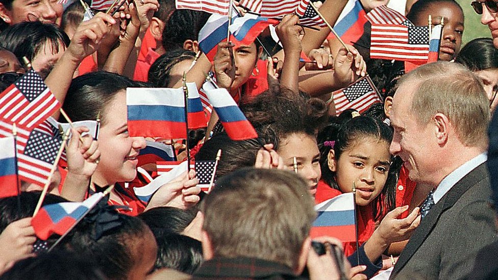 بوتين يزور أطفال المدارس خلال زيارته للولايات المتحدة عام 2001