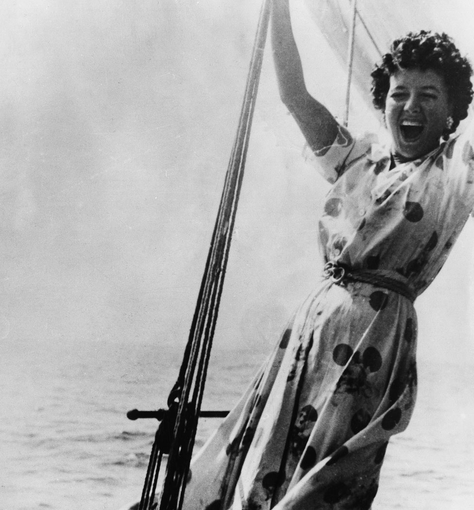 Clara Petacci a bordo de un velero