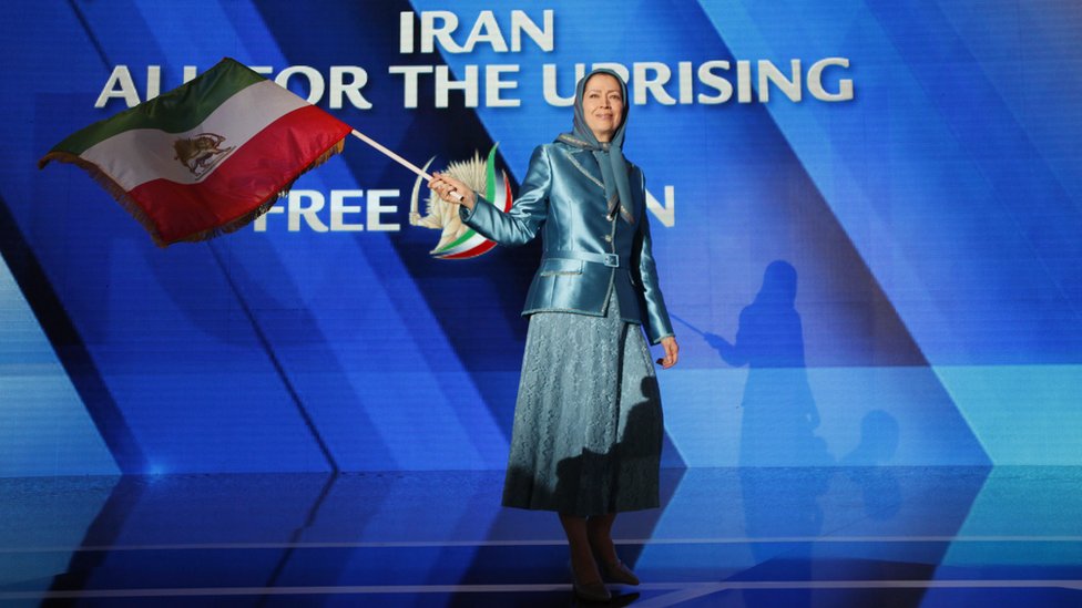 Maryam Rajavi, president-elect of the NCRI, waves a flag at the NCRI's "Free Iran 2018 - the Alternative" event in Villepinte, France (30 June 2018)