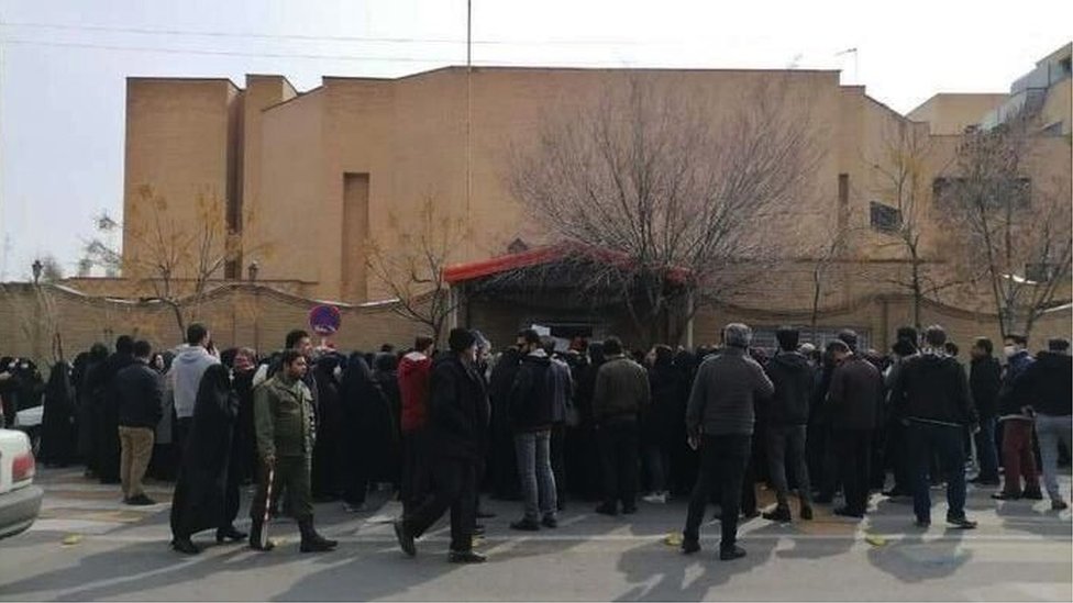 Parents of poisoned girls protest outside Qom governor's office