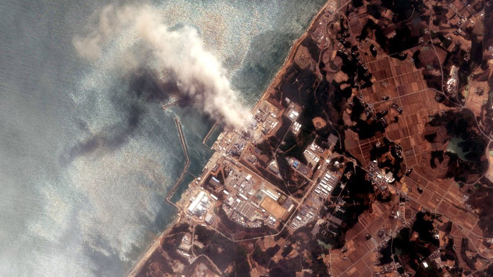 Foto de satélite de 2011 mostra incêndio na usina nuclear de Fukushima