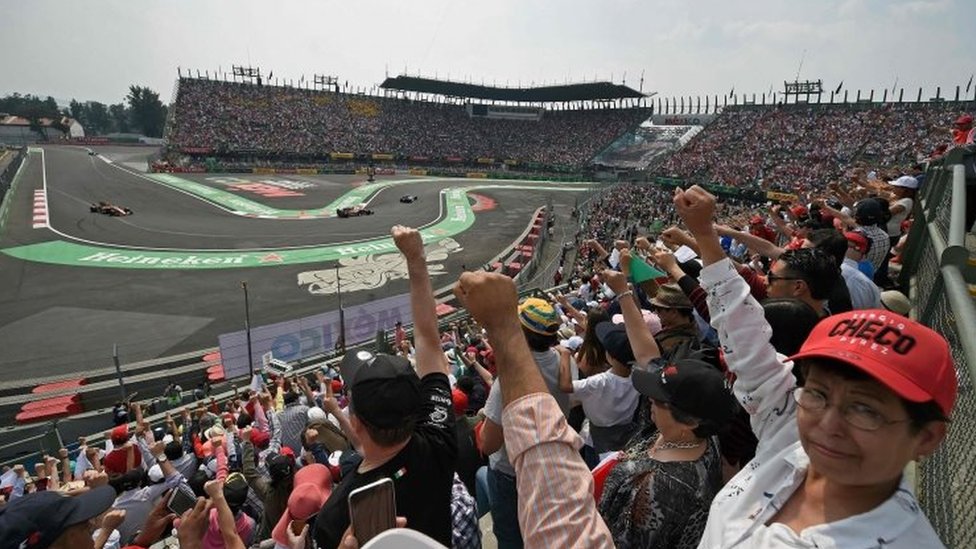 Los aficionados recordaron a los fallecidos y heridos del terremoto del 19 de septiembre en Ciudad de México. Aficionados en el Autódromo Hermanos Rodríguez