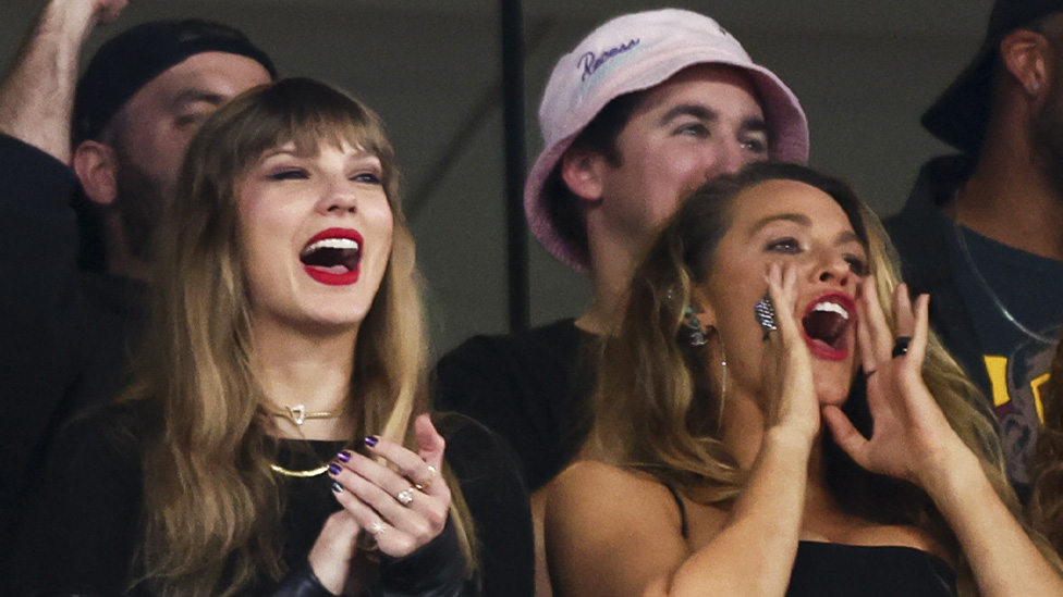 Taylor Swift attends Travis Kelces NFL game with Ryan Reynolds, Blake Lively, Sophie Turner and Hugh Jackman