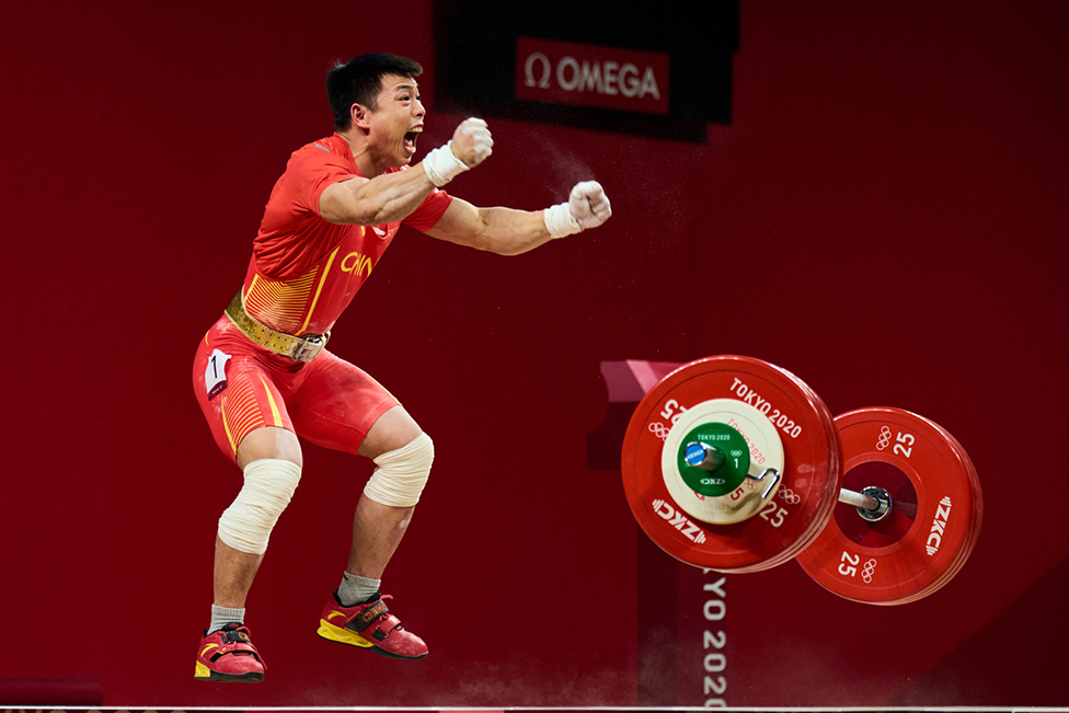 Kineski dizač tegova Čen Lijun osvaja zlato u kategoriji do 67 kilograma na Olimpijskim igrama u Tokiju
