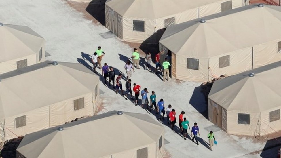 Разлученные дети в лагере в Торнилло, штат Техас