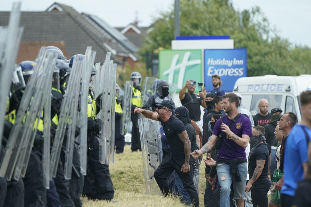 velika britanija, neredi u britaniji, nasilje u britaniji