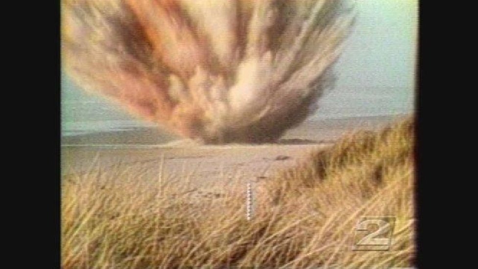 Un ingeniero de caminos coordinó la explosión. Foto: The Exploding Whale/YouTube. ballena en explosión