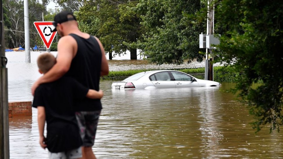 Sydney floods: Two killed and thousands forced to evacuate - BBC News