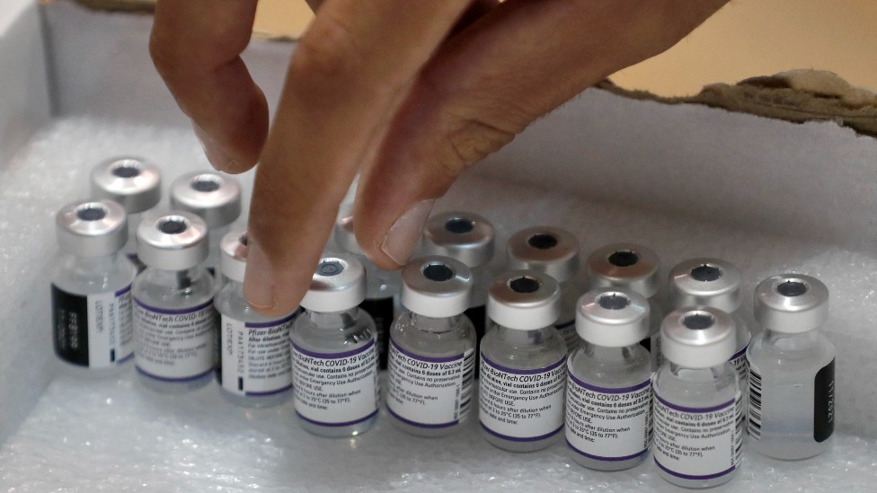 Frascos para dosagem de vacinas Pfizer em Israel