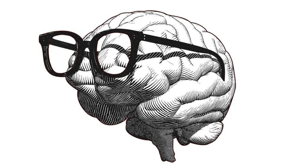 Dibujo de un cerebro con gafas
