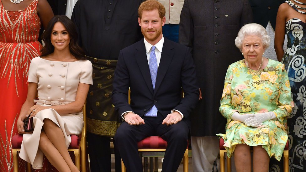 Meghan, Duchess of Sussex, Britain's Prince Harry, Duke of Sussex and Britain's Queen Elizabeth II pose for a picture during the Queen's Young Leaders Awards Ceremony on June 26, 2018