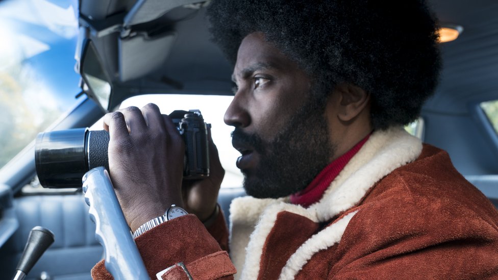 El actor John David Washington en el papel de Ron Stallworth en la película "BlacKkKlansman".