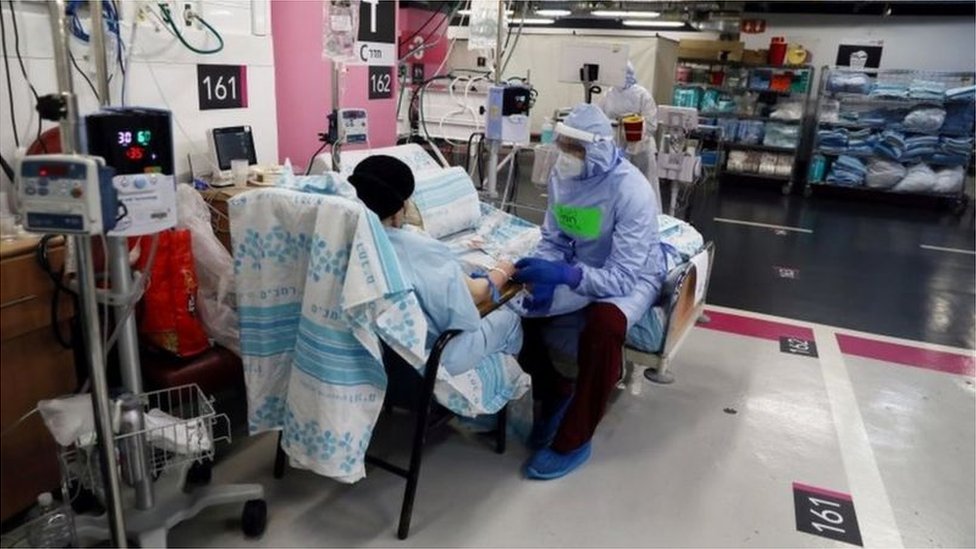 موقف سيارات في مدينة حيفا تحول إلى مركز لاستقبال المصابين بفيروس كورونا