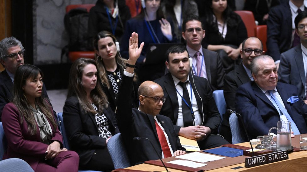 استخدمت الولايات المتحدة حق النقض (الفيتو) ضد مشروع قرار جزائري يسمح بعضوية فلسطين في الأمم المتحدة