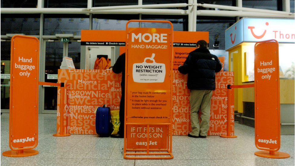 EasyJet to charge for overhead luggage lockers - BBC News