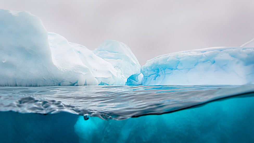 Iceberg de tonos azules