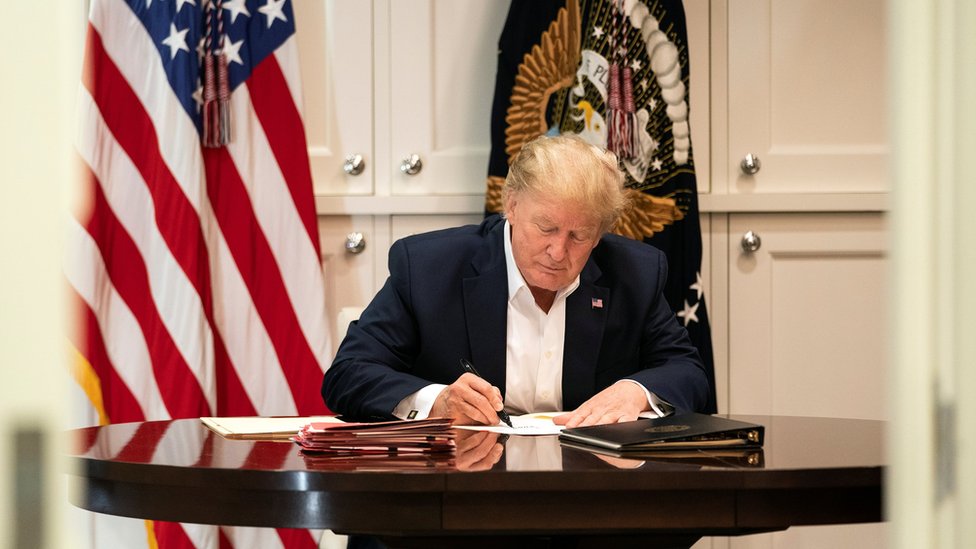 Trump'ın hastanenin başkanlık süitindeki fotoğrafı.